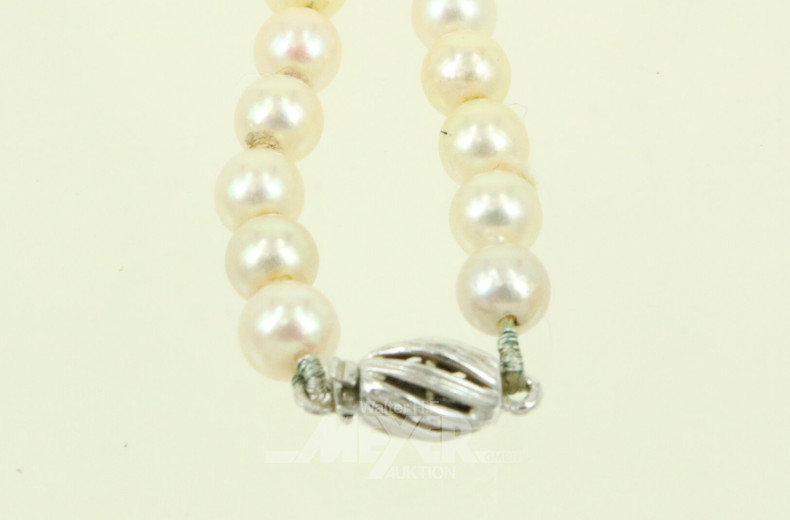 Perlenkette mit Silberschließe