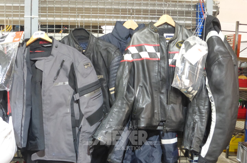 Posten Motorradbekleidung, u.a. TRIUMPH