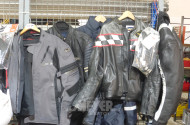 Posten Motorradbekleidung, u.a. TRIUMPH