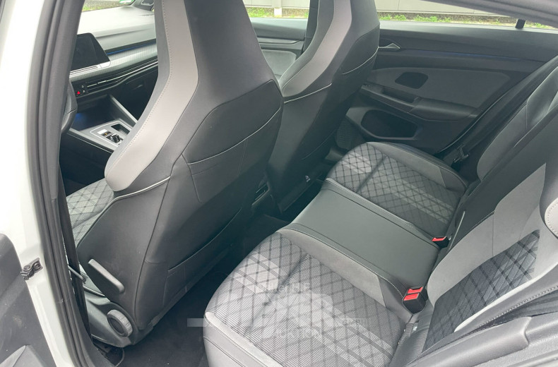 Volkswagen Golf 1.5eTSI OPF DSG R-Line, Oryx White