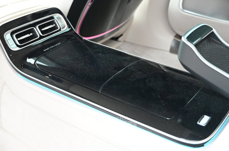 Mercedes-Benz S 680 Maybach 4Matic L9G-tronic, obsidian black metallic