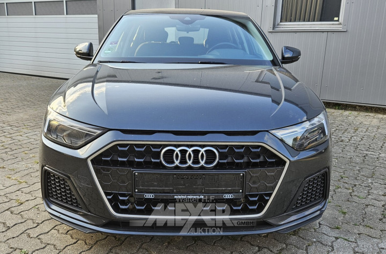 Audi A1 25 TFSI Sportback advanced, Manhatten Gray met.