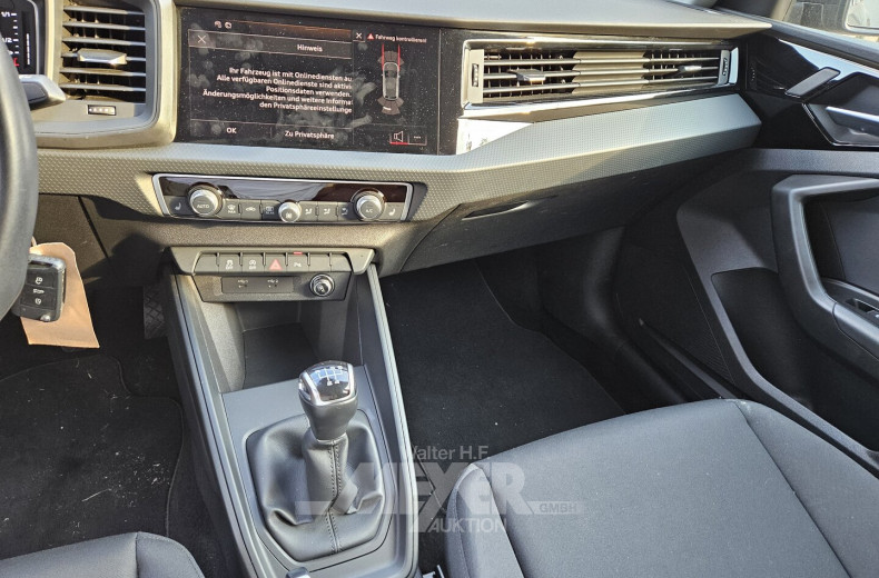 Audi A1 25 TFSI Sportback advanced, Manhatten Gray met.