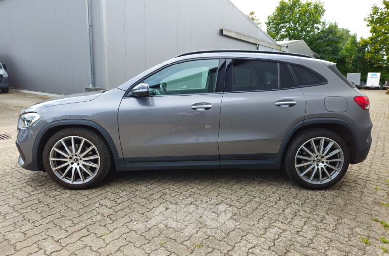 Mercedes-Benz GLA220d 8G-DCT AMG Line, Mountaingrau met.