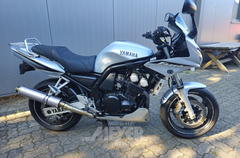 Motorrad YAMAHA FZS600, silber