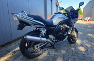 Motorrad YAMAHA FZS600, silber
