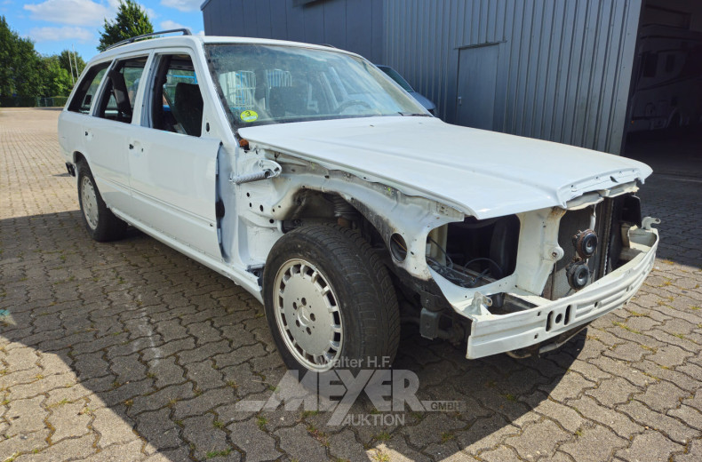 Mercedes-Benz E250d W124, T-Modell, teilzerlegt