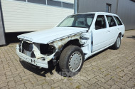 Mercedes-Benz E250d W124, T-Modell, teilzerlegt