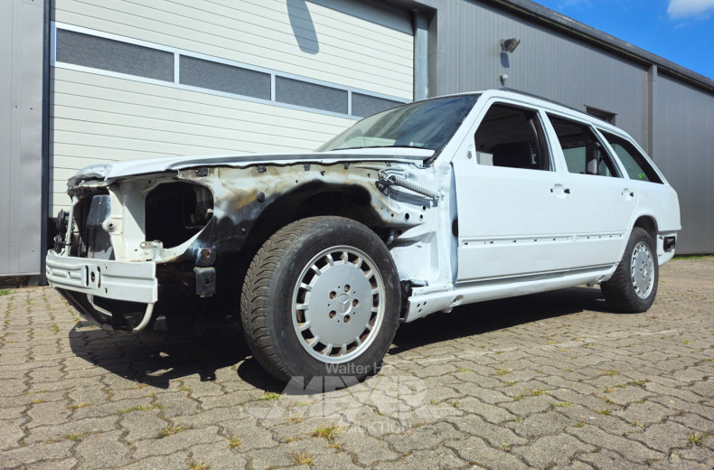 Mercedes-Benz E250d W124, T-Modell, teilzerlegt