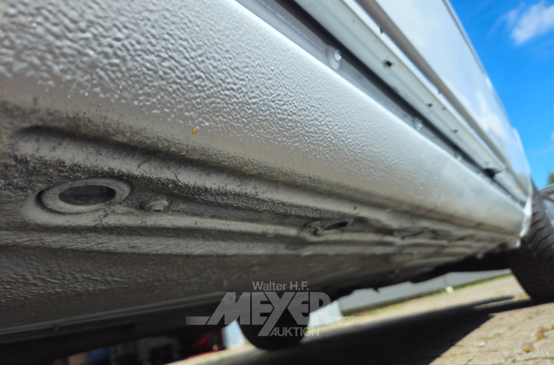 Mercedes-Benz E250d W124, T-Modell, teilzerlegt