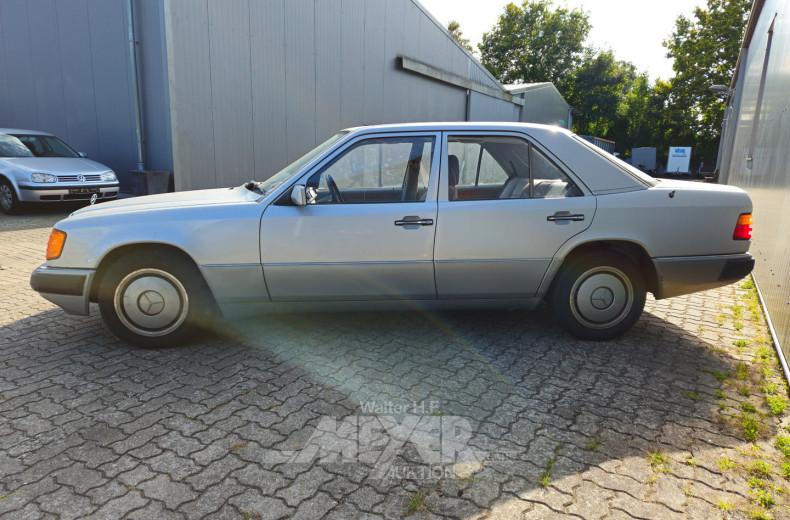 Mercedes-Benz 200E W124, limousine