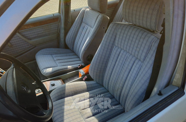 Mercedes-Benz 200E W124, limousine