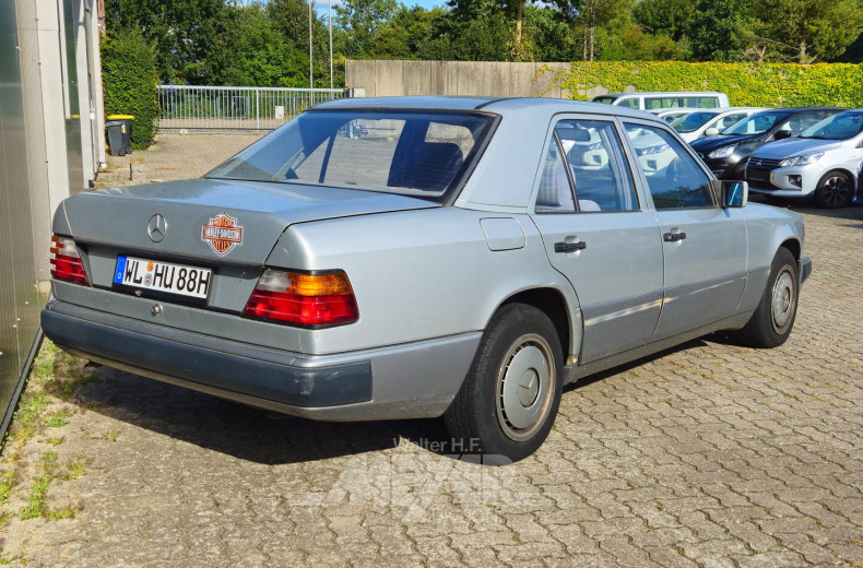 Mercedes-Benz 200E W124, limousine