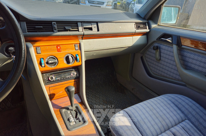 Mercedes-Benz 200E W124, limousine