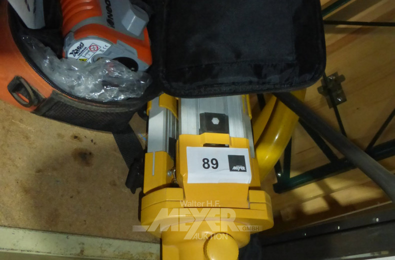 Alu-Dreibeinstativ, 1 Messlatte sowie 1 Baulaser NEDO