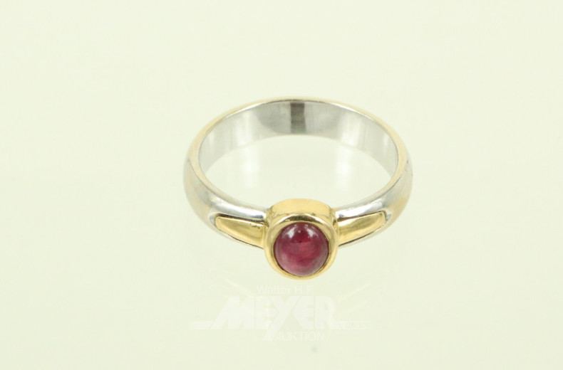 Ring mit Rubin-Cabochon