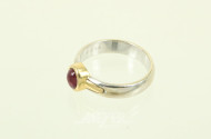 Ring mit Rubin-Cabochon