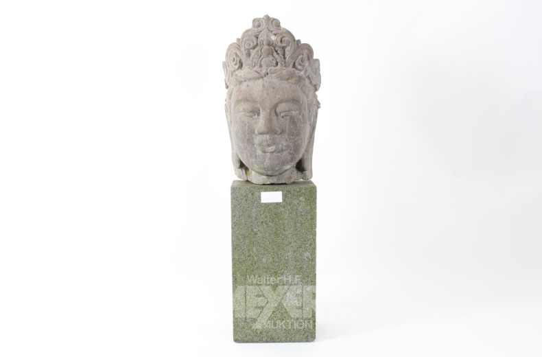 Buddhakopf auf Granitsockel