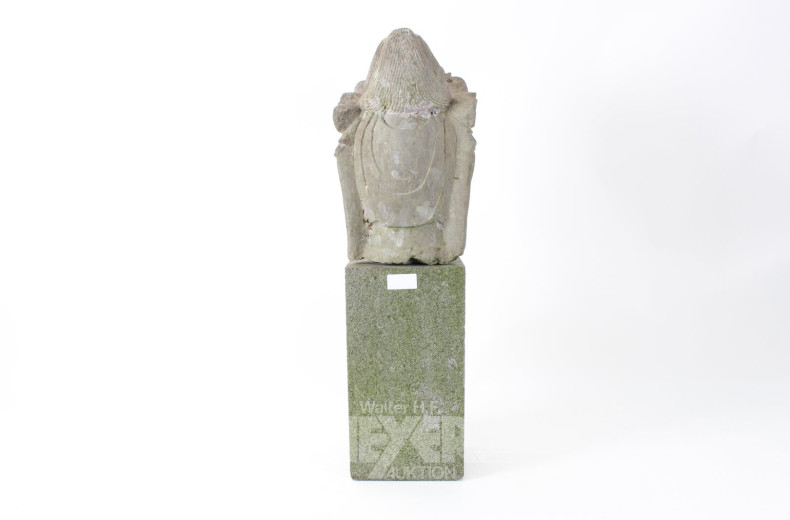 Buddhakopf auf Granitsockel
