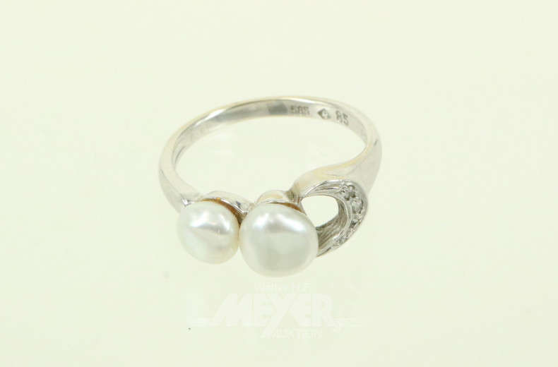 Damenring mit 2 Perlen und kl. Diamantrosen