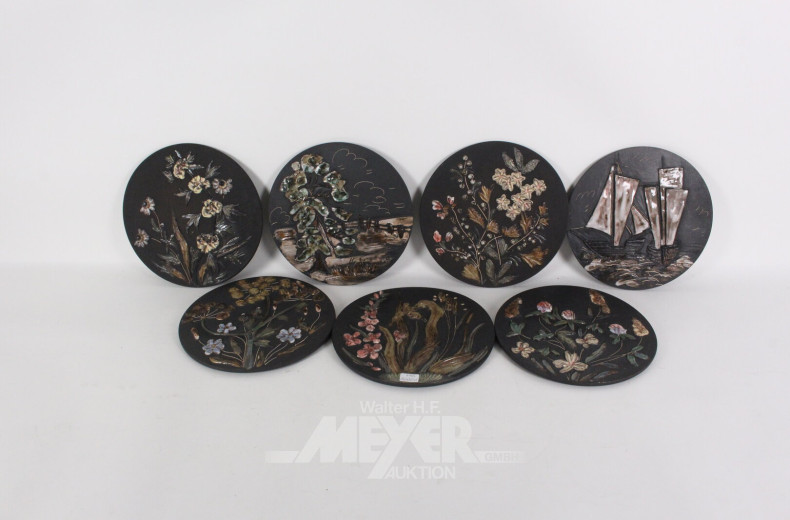 7 Dekorative Wandteller, reliefartig gearbeitet