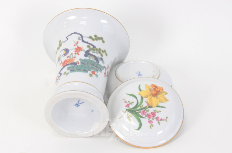 2 Porzellandekoration Tischvase und Deckeldose, 1. und 2. Wahl