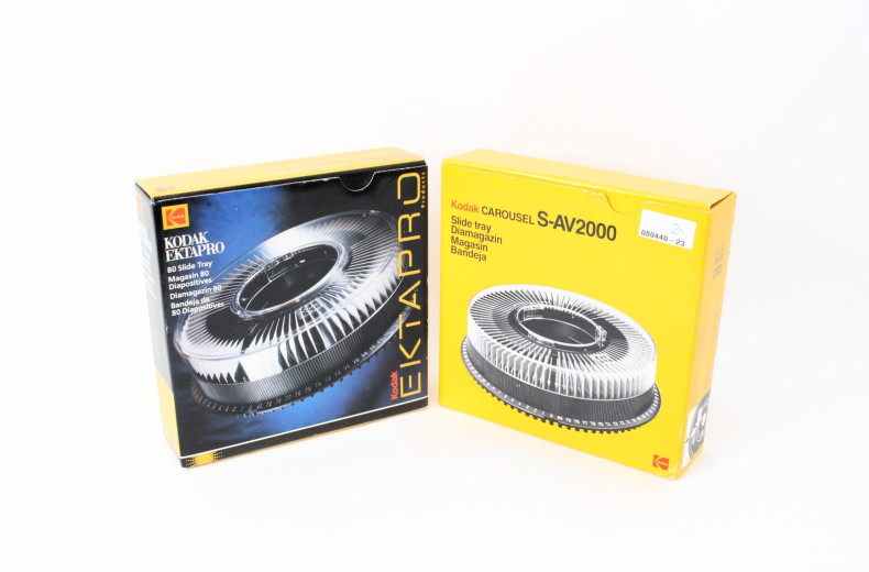 Paar Rundmagazine für je 80 Diarahmen