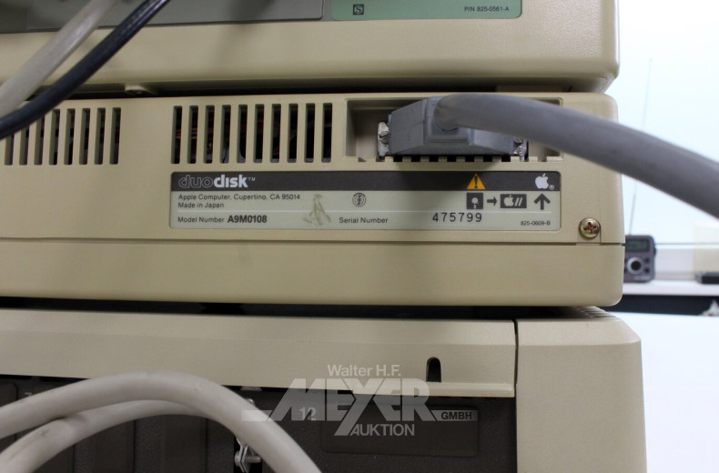 Heimcomputer mit Monochrommonitor aus der 'IIe-Reihe'