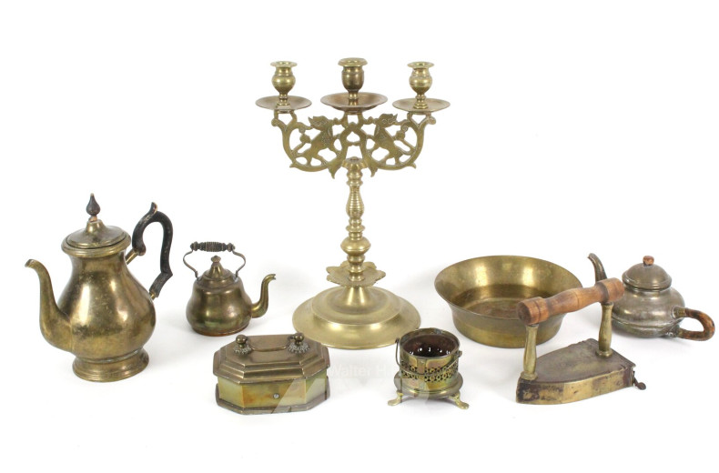 Posten Messingdekorationen: Kerzenleuchter, Stövchen, Schalen, Teekanne etc.