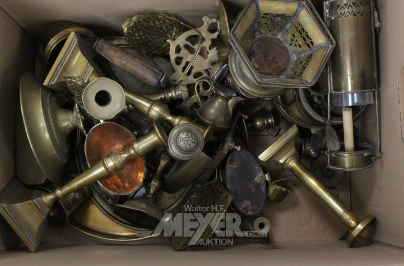 Posten Messingdekorationen: Kerzenleuchter, Stövchen, Schalen, Teekanne etc.