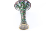 kl. Cloisonné-Tischvase auf Holzsockel