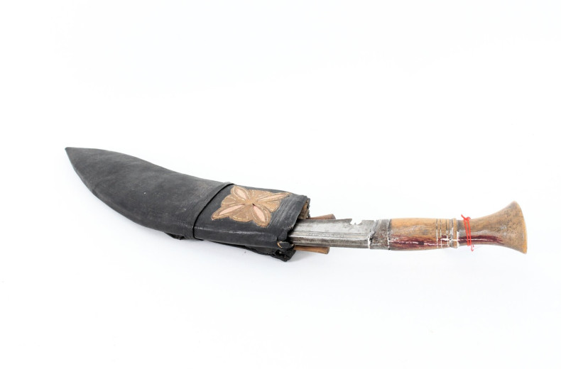 Krummdolch in Lederscheide