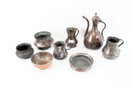 Posten oriental. Kupfergefäße und Kannen