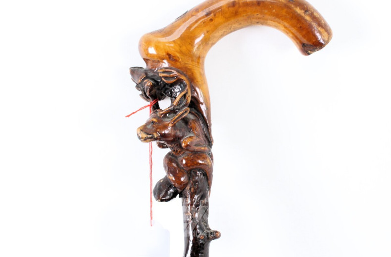 2 Spazierstöcke, Holz geschnitzt