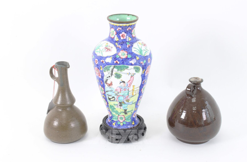 chin. Metall-Vase mit farbigem Dekor