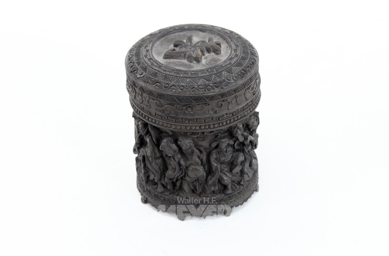 kl. runde chin. Holzdeckeldose mit reichem Schnitzwerk