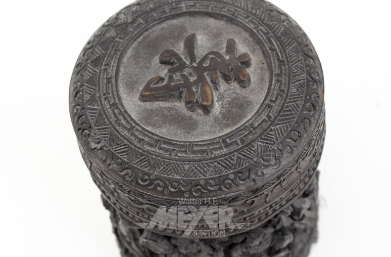 kl. runde chin. Holzdeckeldose mit reichem Schnitzwerk