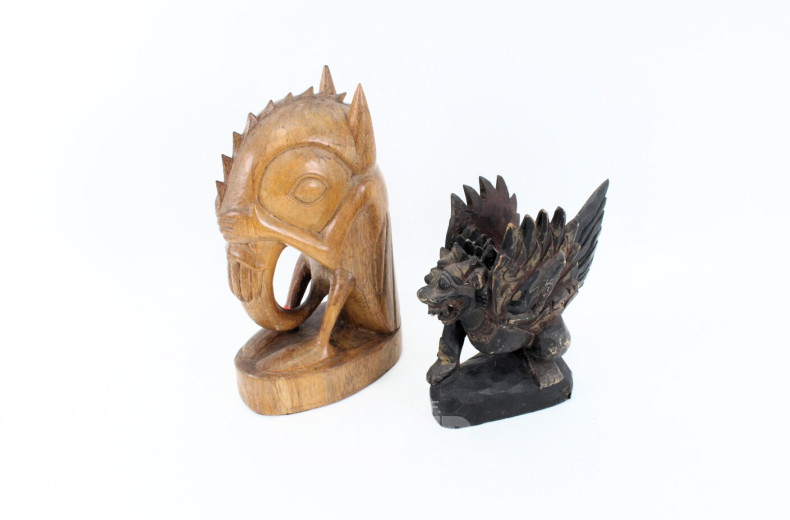 2 Holzschnitz-Figuren "Fantasiewesen"
