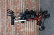 Rollator mit Armstützen, weinrot