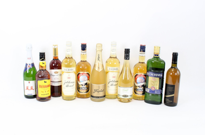 24 Flaschen versch. Alkoholika