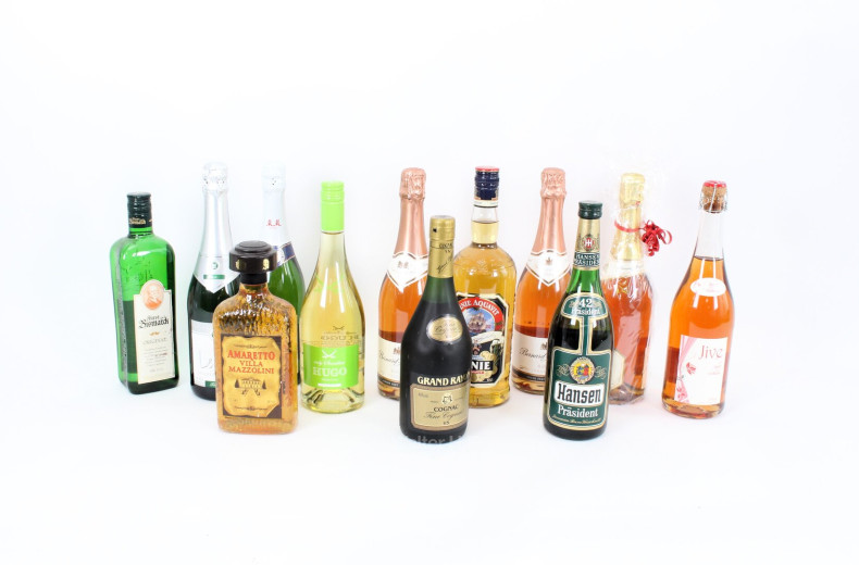 24 Flaschen versch. Alkoholika