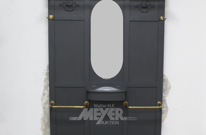 Wandgarderobe mit indirekter LED Beleuchtung