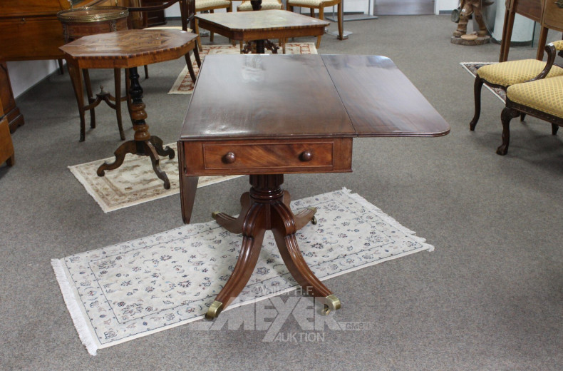 engl. Klapptisch auf Säulenfuß