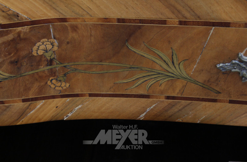 Barockkommode mit Blumen- und Musikinstrumenten-Intarsien