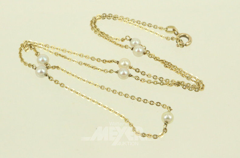 Zierliche Kette mit 7 kl. Zuchtperlen