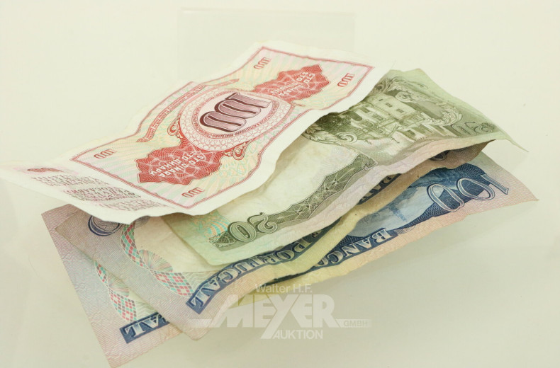 Konvolut Kleinmünzen aus aller Welt und wenige Banknoten