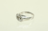 Ring mit 16 kl. Brillanten von ges. ca. 0.3ct