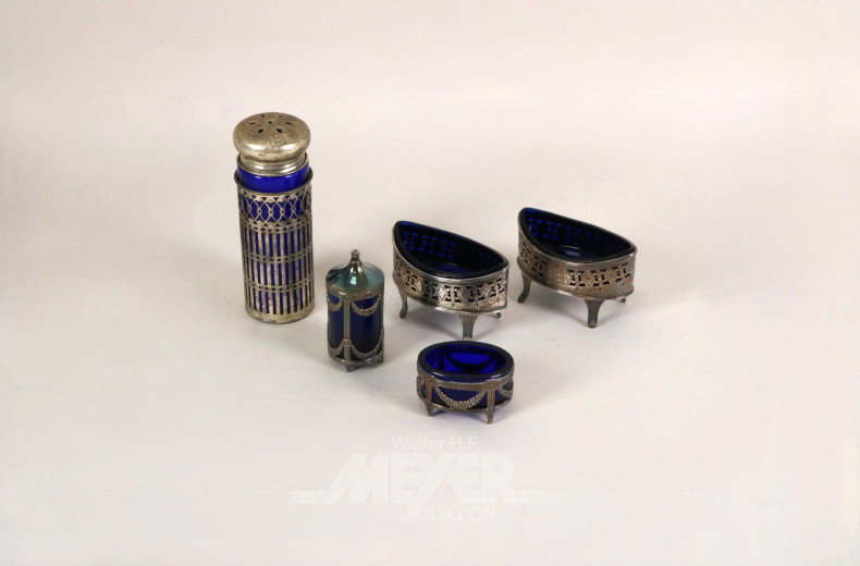 5 Gewürzgefäße, England und Schweden, mit blauem Glaseinsatz, Ende 18. Jh. und 1960er Jahre