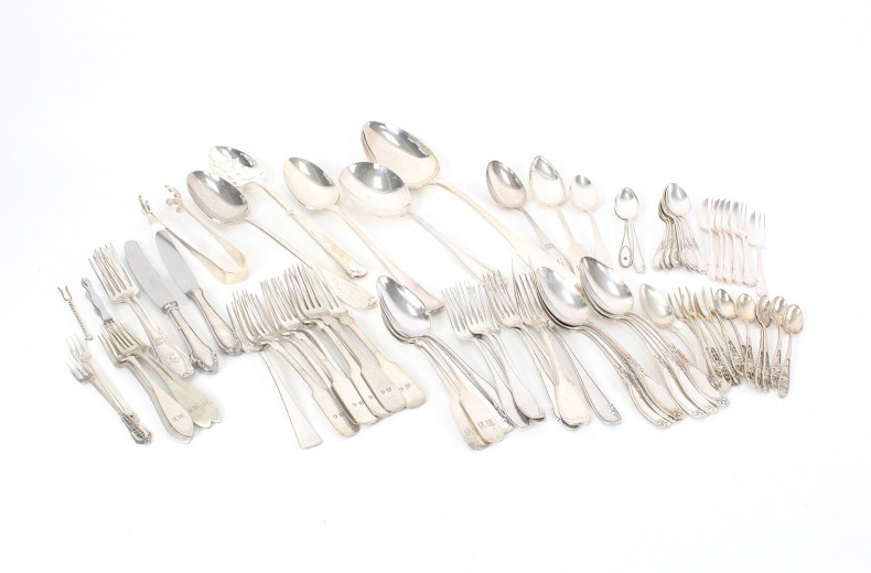 Posten versilberte Besteckteile, best. aus: