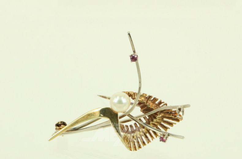 Brosche, besetzt mit 1 Zuchtperle und 2 Rubinen